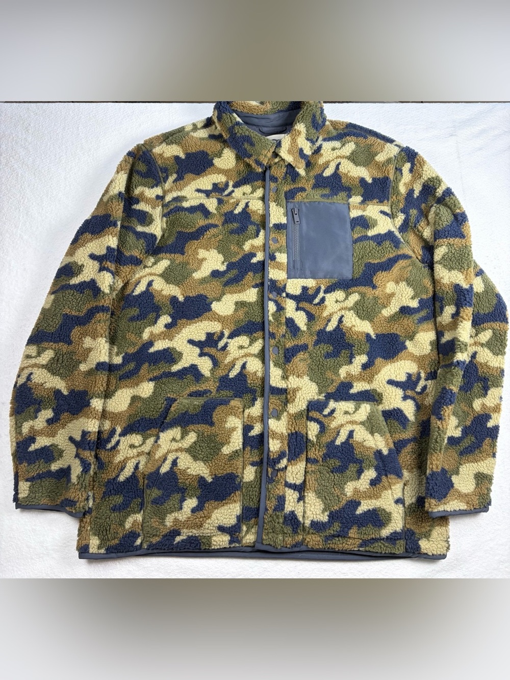 UGG Men's Camouflage Sherpa Jacket in‎ Olive & Navy